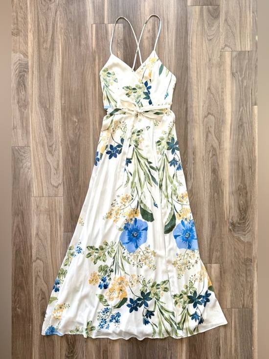 Lulus Dresses & Skirts - Lulus White Floral Gown Size S